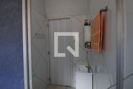 Banheiro de casa à venda com 2 quartos, 48m² em Mathias Velho, Canoas
