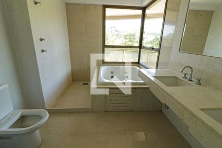 Suíte 03 Banheiro de apartamento à venda com 4 quartos, 262m² em Barra da Tijuca, Rio de Janeiro