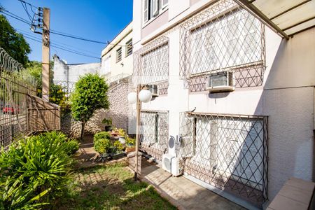 Entrada de apartamento à venda com 3 quartos, 100m² em Azenha, Porto Alegre