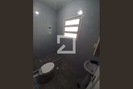 Banheiro de casa para alugar com 3 quartos, 100m² em Catiapoã, São Vicente