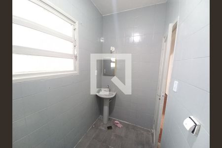 Banheiro de casa para alugar com 3 quartos, 100m² em Catiapoã, São Vicente