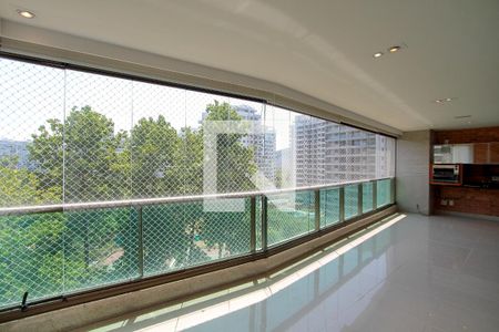 Varanda vista de apartamento para alugar com 3 quartos, 234m² em Barra da Tijuca, Rio de Janeiro