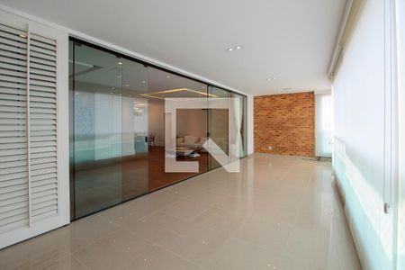 Varanda de apartamento para alugar com 3 quartos, 234m² em Barra da Tijuca, Rio de Janeiro