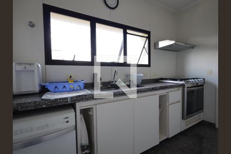 Cozinha de apartamento à venda com 3 quartos, 251m² em Real Parque, São Paulo