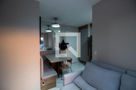 Sala de apartamento para alugar com 2 quartos, 43m² em Parque Pinheiros, São Paulo