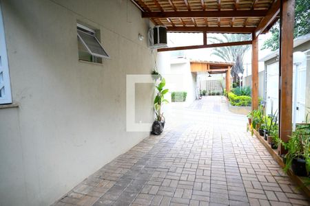 Garagem de casa à venda com 3 quartos, 225m² em Vila Moinho Velho, São Paulo