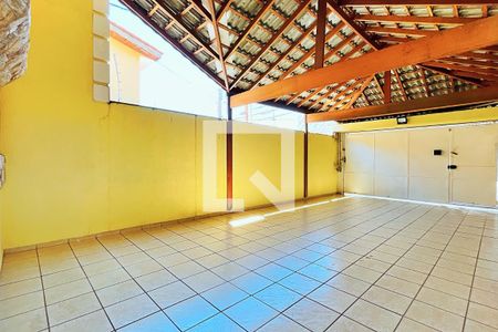 Garagem de casa à venda com 3 quartos, 138m² em Jardim Santa Mena, Guarulhos