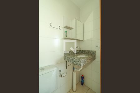 Banheiro de apartamento à venda com 2 quartos, 46m² em Humaitá, Porto Alegre