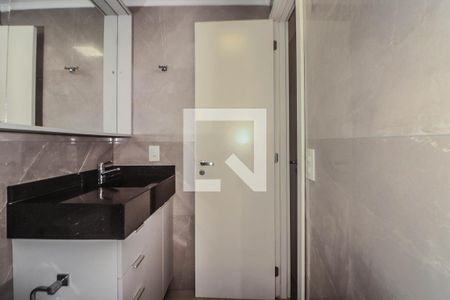 Banheiro da Suíte de apartamento à venda com 2 quartos, 58m² em Jardim do Salso, Porto Alegre