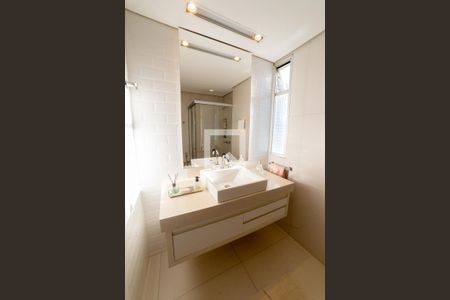 Banheiro de apartamento à venda com 3 quartos, 189m² em Serra, Belo Horizonte