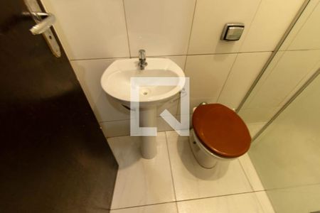 Banheiro Social de apartamento para alugar com 1 quarto, 28m² em Água Verde, Curitiba