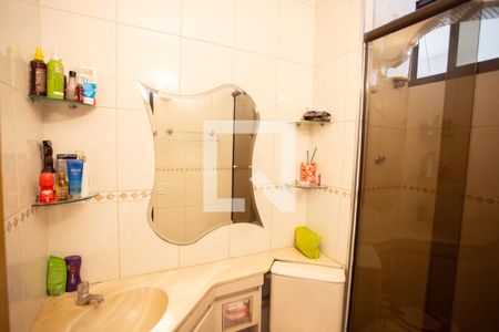 Banheiro de apartamento à venda com 2 quartos, 42m² em Parque Peruche, São Paulo
