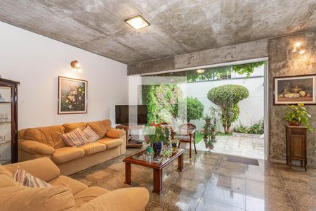 Casa à venda com 3 quartos, 228m² em Vila Mariana, São Paulo