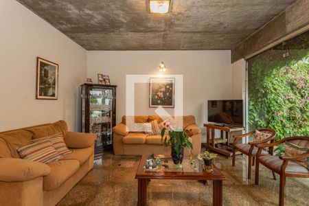 Casa à venda com 3 quartos, 228m² em Vila Mariana, São Paulo