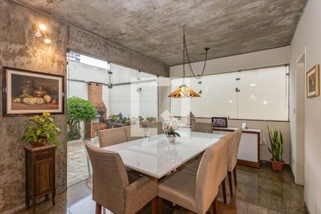 Casa à venda com 3 quartos, 228m² em Vila Mariana, São Paulo