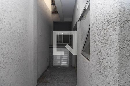 Corredor externo de casa para alugar com 2 quartos, 100m² em Vila Mazzei, São Paulo