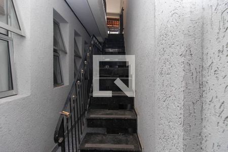 Escada de casa para alugar com 2 quartos, 100m² em Vila Mazzei, São Paulo