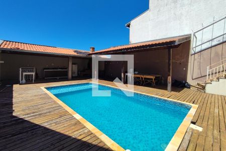Piscina de casa à venda com 4 quartos, 300m² em Jardim Itatiaia, Campinas