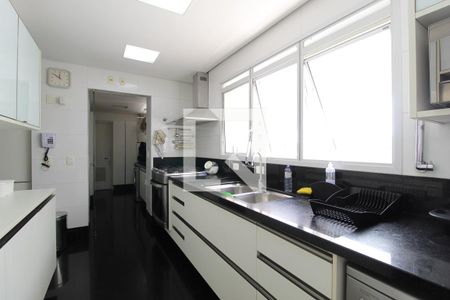 Cozinha de apartamento à venda com 3 quartos, 280m² em Itaim Bibi, São Paulo