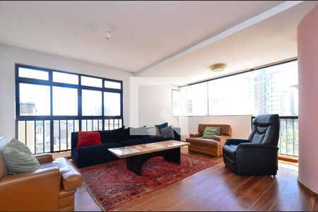 Sala de estar de apartamento para alugar com 3 quartos, 149m² em Santo Antônio, Belo Horizonte