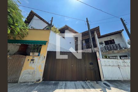 Fachada de casa para alugar com 2 quartos, 80m² em Curicica, Rio de Janeiro