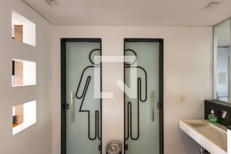 Área comum - Banheiros de kitnet/studio à venda com 1 quarto, 70m² em Vale do Sereno, Nova Lima