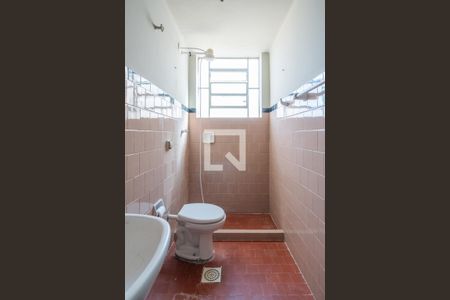 Banheiro de apartamento para alugar com 1 quarto, 44m² em Azenha, Porto Alegre