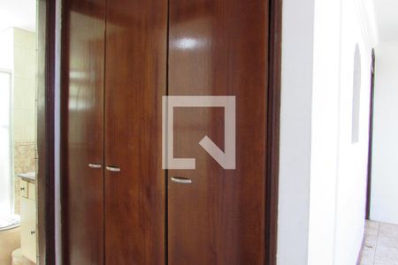 closet da sala de apartamento para alugar com 2 quartos, 54m² em Vila Uniao (zona Leste), Campinas