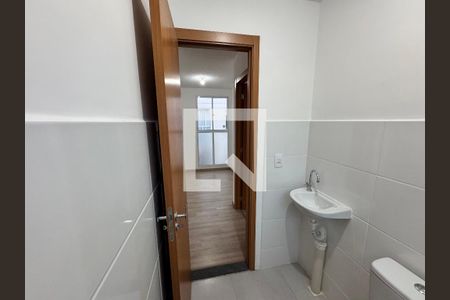 Banheiro de apartamento à venda com 2 quartos, 45m² em Santos Dumont, São Leopoldo