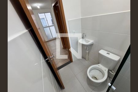 Banheiro de apartamento à venda com 2 quartos, 45m² em Santos Dumont, São Leopoldo