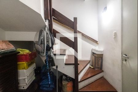 acesso da garagem para o imóvel de casa de condomínio à venda com 3 quartos, 140m² em Vila Moraes, São Paulo