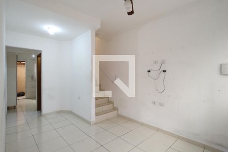 Sala de casa de condomínio para alugar com 2 quartos, 60m² em Jardim Melvi, Praia Grande