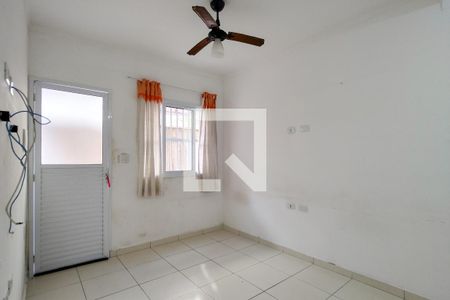 Sala de casa de condomínio para alugar com 2 quartos, 60m² em Jardim Melvi, Praia Grande