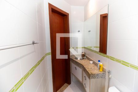 Banheiro Social de casa à venda com 3 quartos, 250m² em Itaipu, Niterói