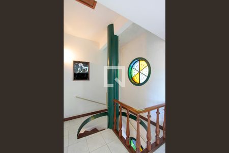 Escada do Hall de entrada de casa de condomínio para alugar com 4 quartos, 657m² em Barra da Tijuca, Rio de Janeiro