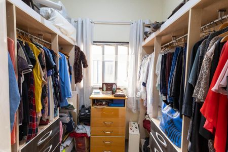 Closet Quarto 2 de casa à venda com 3 quartos, 710m² em Vila Sofia, São Paulo