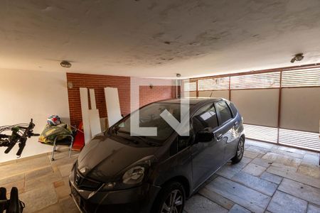 Garagem de casa à venda com 3 quartos, 710m² em Vila Sofia, São Paulo
