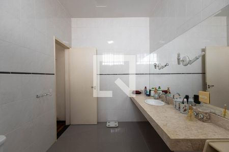 Banheiro da Suíte 3 de casa à venda com 3 quartos, 710m² em Vila Sofia, São Paulo