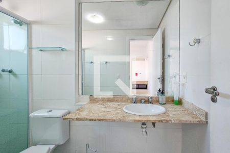 Banheiro da suíte 2 de apartamento para alugar com 3 quartos, 110m² em Barra Funda, Guarujá