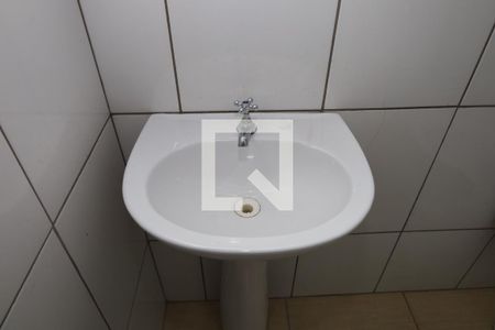 Banheiro de casa de condomínio para alugar com 1 quarto, 40m² em Itaquera, São Paulo