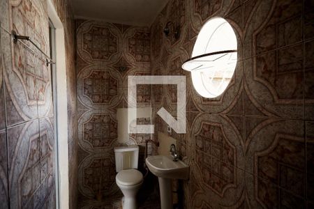Banheiro de kitnet/studio para alugar com 1 quarto, 55m² em Santa Efigênia, Belo Horizonte