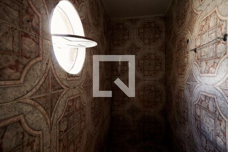 Banheiro de kitnet/studio para alugar com 1 quarto, 55m² em Santa Efigênia, Belo Horizonte