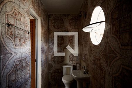 Banheiro de kitnet/studio para alugar com 1 quarto, 55m² em Santa Efigênia, Belo Horizonte
