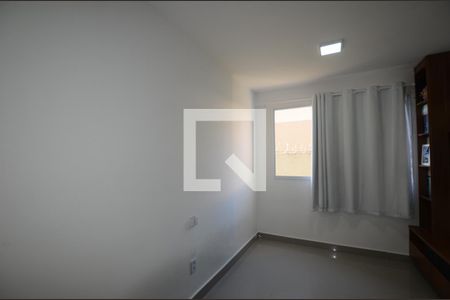 Sala de apartamento para alugar com 2 quartos, 44m² em Guaratiba, Rio de Janeiro
