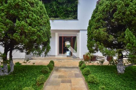 Entrada de casa para alugar com 4 quartos, 600m² em Jardim Leonor, São Paulo