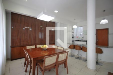 Sala de casa à venda com 5 quartos, 400m² em Santa Lúcia, Belo Horizonte