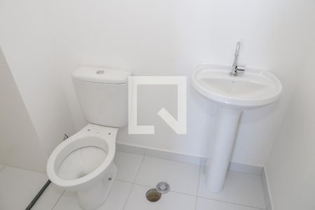 Banheiro da Suíte de apartamento à venda com 1 quarto, 27m² em Parque Industrial Tomas Edson, São Paulo