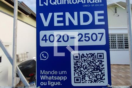 PLACA INSTALADA NA FACHADA de casa à venda com 2 quartos, 250m² em Vila Mimosa, Campinas