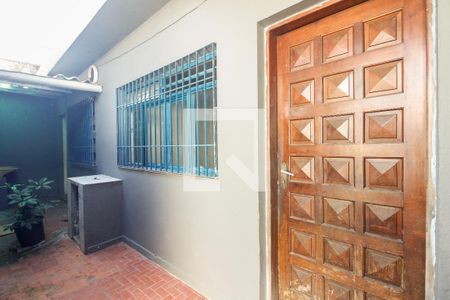 Entrada de casa para alugar com 2 quartos, 60m² em Vila Santa Isabel, São Paulo