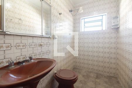 Banheiro de casa para alugar com 2 quartos, 60m² em Vila Santa Isabel, São Paulo